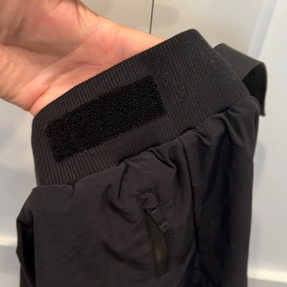 ALO Yoga Black Skirt with Logo Patch - Picture 5 of 15